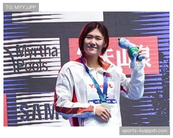 叶诗文训练间抹口红，这画风…谁给她的自由啊？